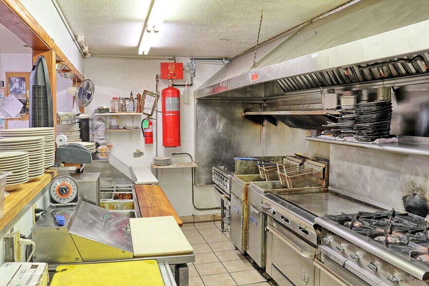 More Photos Of 29430 Ellensburg Ave, Gold Beach Restaurant For Sale