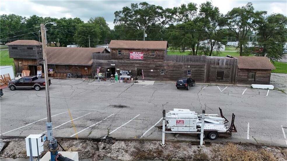 More Photos Of 201 Roseport Rd, Wathena General Retail For Sale