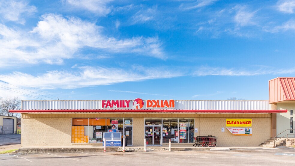 More Photos Of 601 W Upshur Ave, Gladewater Storefront For Sale