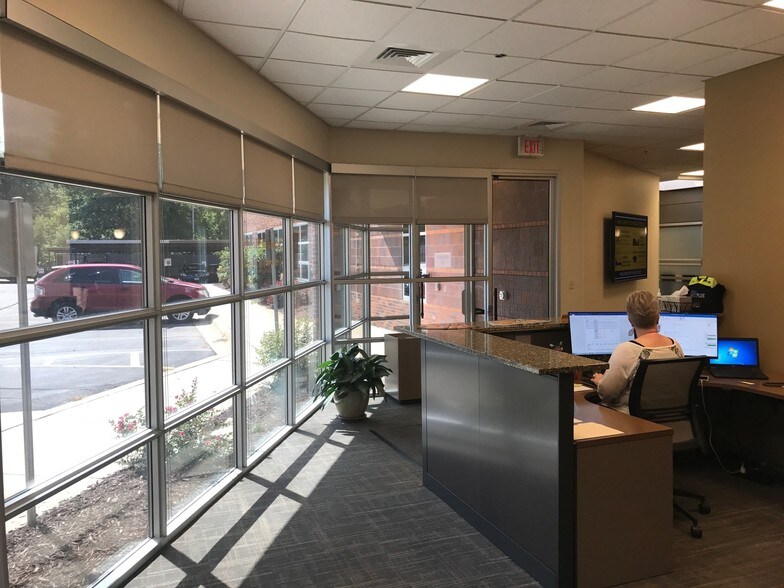 More Photos Of 1845 S National Ave, Springfield Office For Sale