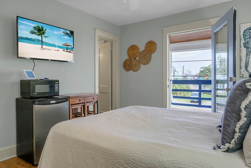 More Photos Of 205 Harper Ave, Carolina Beach Hotel For Sale