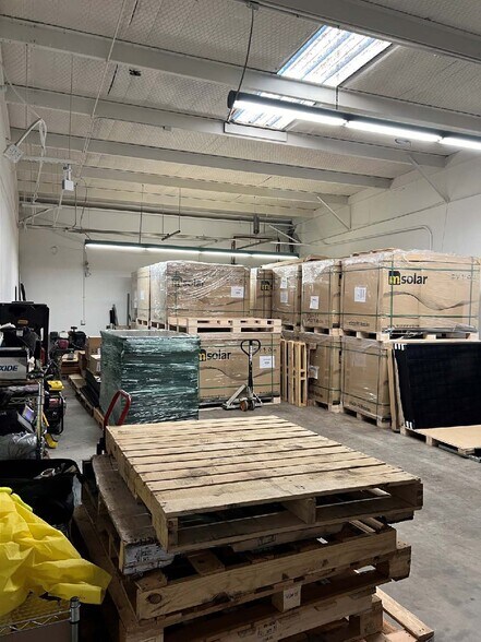 More Photos Of 205 Executive Way, DeSoto Light Manufacturing For Sale