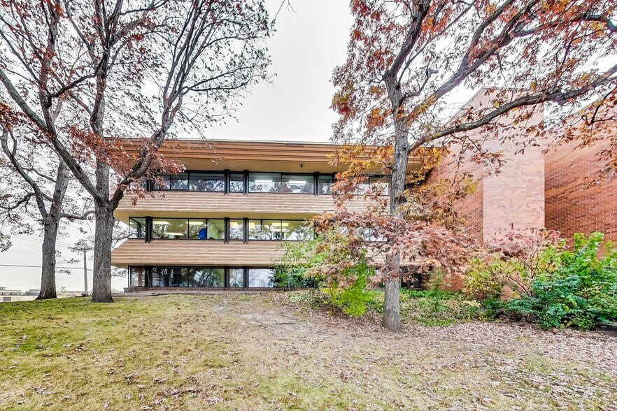More Photos Of 3550 Lexington Ave N, Shoreview Medical For Sale