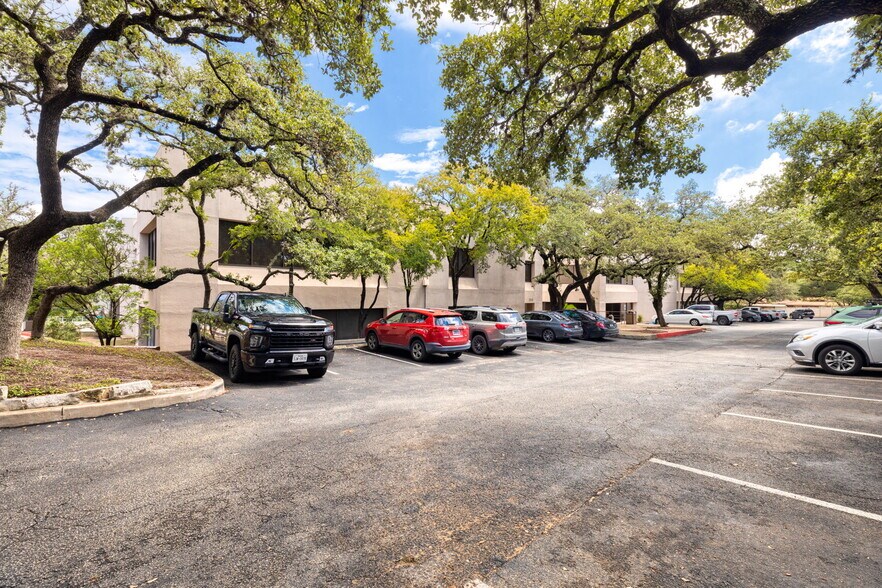 More Photos Of 5545 Fredericksburg Rd, San Antonio Medical For Lease
