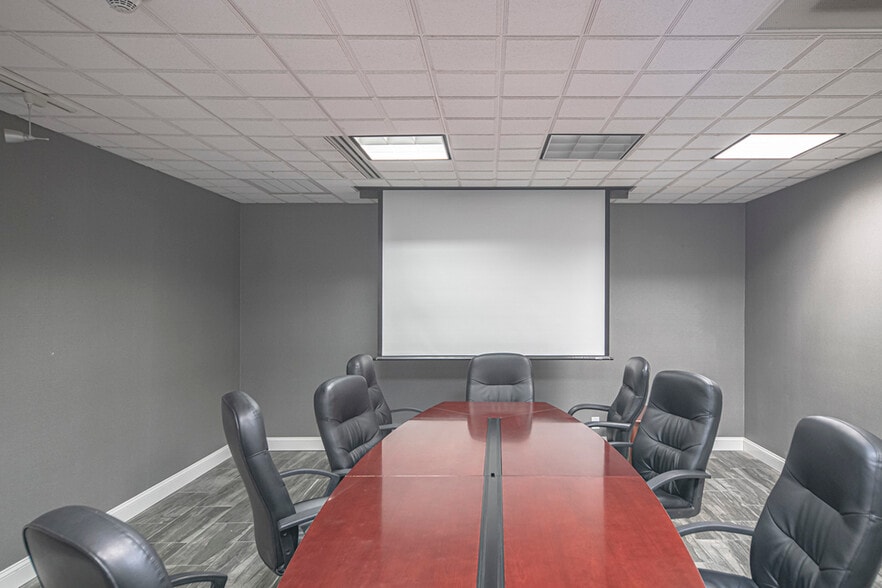 More Photos Of 125 W Missouri Ave, Midland Office For Lease
