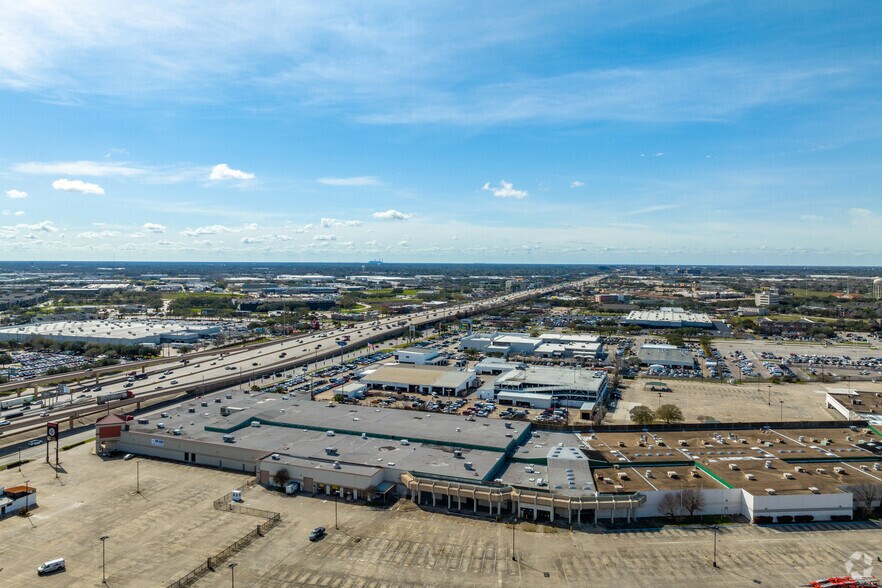 More Photos Of 12002 Southwest Fwy, Meadows Place Freestanding For Lease