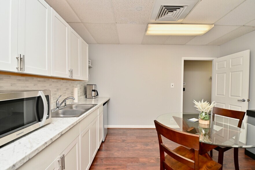 More Photos Of 10903 Indian Head Hwy, Fort Washington Office For Sale