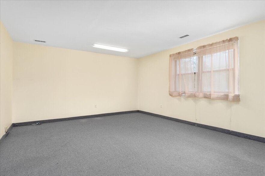 More Photos Of 104 W Ridgeville Blvd, Mount Airy Storefront Retail Office For Sale