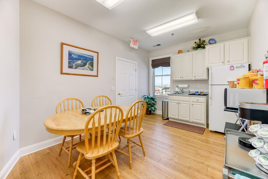 More Photos Of 3210 N Croatan Hwy, Kill Devil Hills Office Residential For Sale