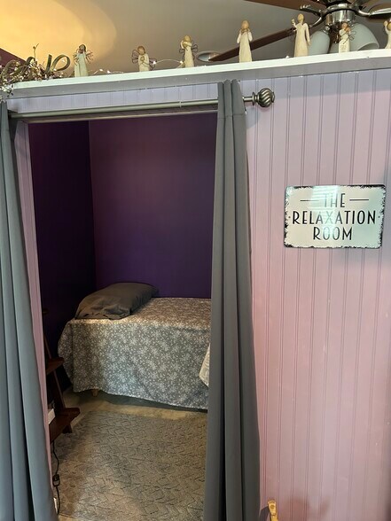 More Photos Of 1011 Market St, Hermann General Retail For Sale