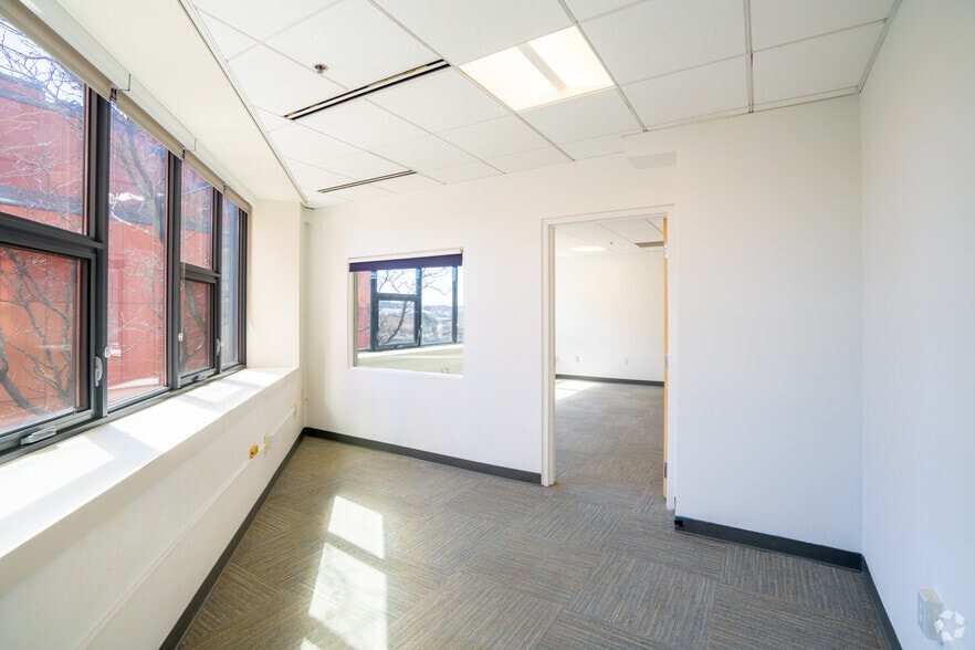 More Photos Of 810 Memorial Dr, Cambridge Office For Lease