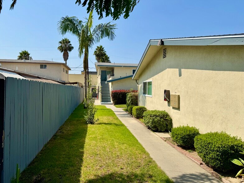 More Photos Of 3238 W Cabot Dr, Anaheim Apartments For Sale