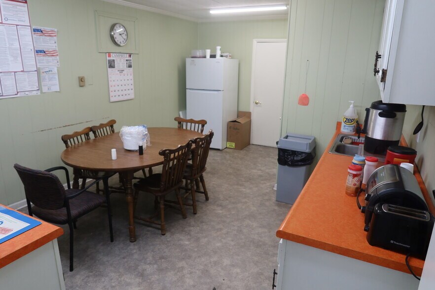 More Photos Of 10791 E Finch St, Middlesex Warehouse For Sale