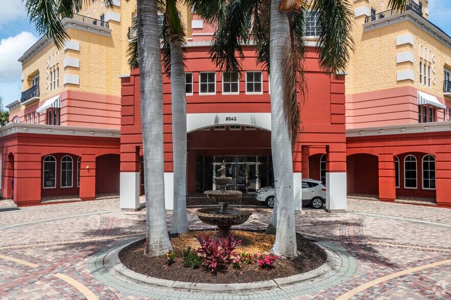 More Photos Of 9045 Strada Stell Ct, Naples Office For Lease