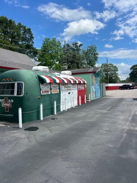 More Photos Of 5535 Calder Ave, Beaumont Restaurant For Lease