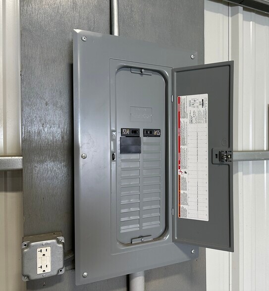 More Photos Of 200 Old County Cir, Windsor Locks Warehouse For Lease