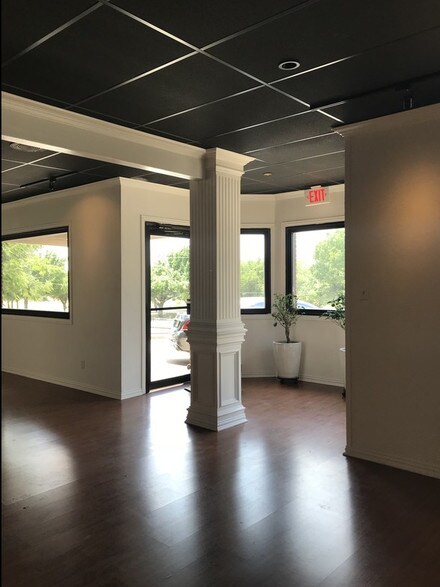 More Photos Of 2909 Lackland Rd, Fort Worth Medical For Lease