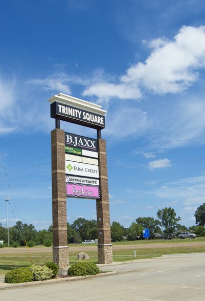 More Photos Of 2203 Trinity Blvd, Texarkana Unknown For Lease