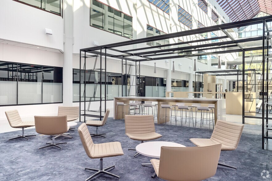 More Photos Of 381 Elden St, Herndon Office For Lease