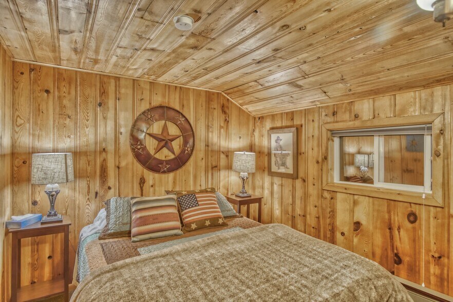 More Photos Of 140 Main St, Greer Specialty For Sale