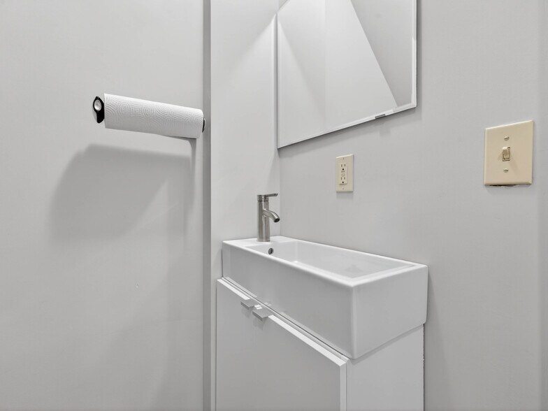 More Photos Of 3 Fort Rachel Pl, Mystic Office Residential For Lease