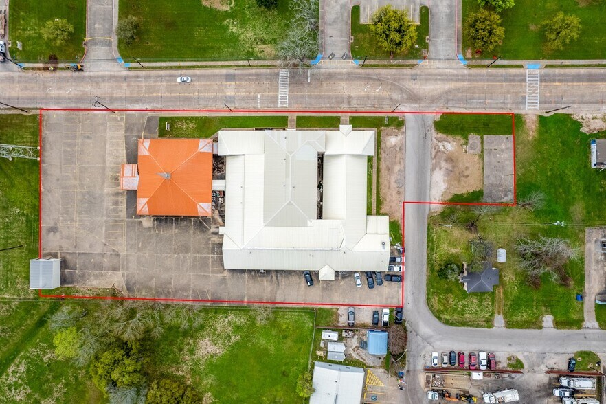 More Photos Of 406 E Main St, Clute Religious Facility For Sale