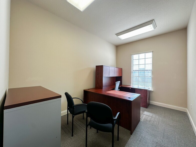 More Photos Of 170 Fitzgerald Rd, Lakeland Office For Lease