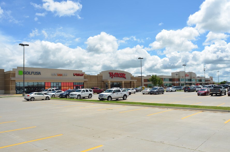 More Photos Of 206 Wilmar Ave, Grand Island General Retail For Lease