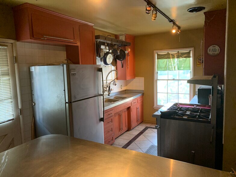 More Photos Of 1826 Wellington Rd, Los Angeles Specialty For Sale