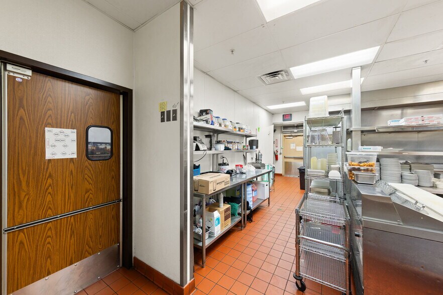 More Photos Of 2400 N Town Center Dr, Washington Restaurant For Sale