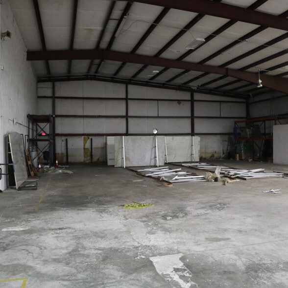 More Photos Of 553 Capital Cir SW, Tallahassee Warehouse For Lease