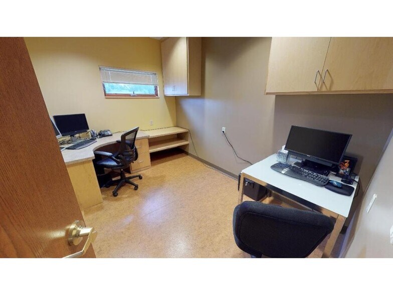 More Photos Of 7900 Chapin Dr NE, New London Medical For Sale