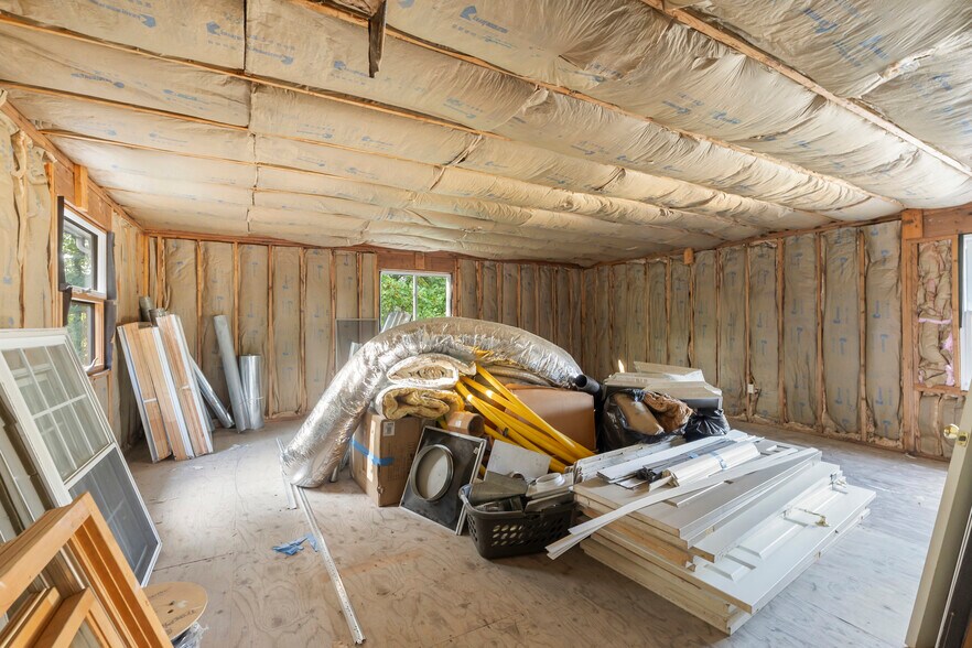 More Photos Of 138 Lakeview Dr, Gibbsboro Light Distribution For Sale