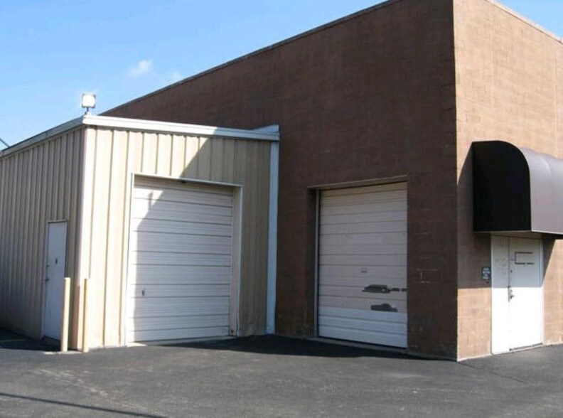 More Photos Of 21223 Hilltop St, Southfield Research And Development For Sale