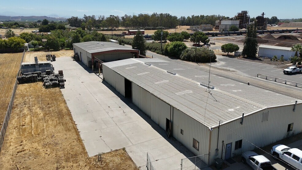 More Photos Of 43016 Road 68, Reedley Warehouse For Lease