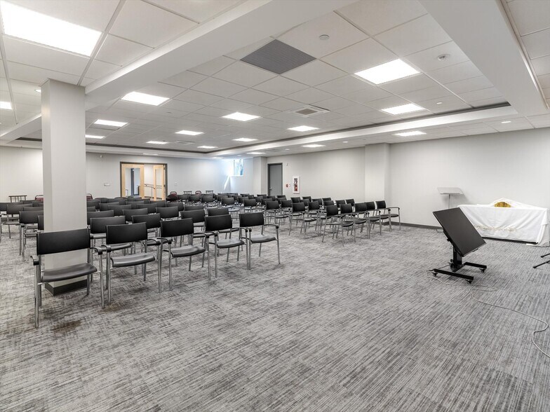 More Photos Of 520 W Roosevelt Blvd, Philadelphia Medical For Sale