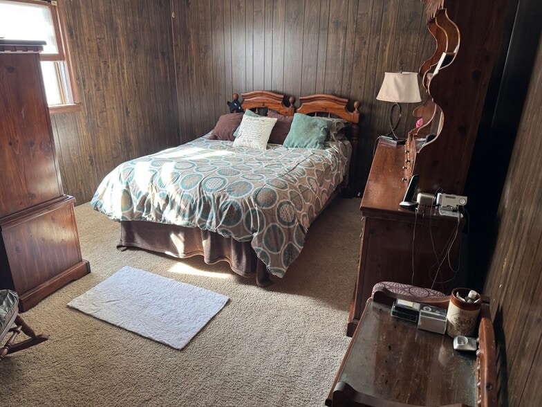 More Photos Of 215 W Main St, Marshall General Retail For Sale