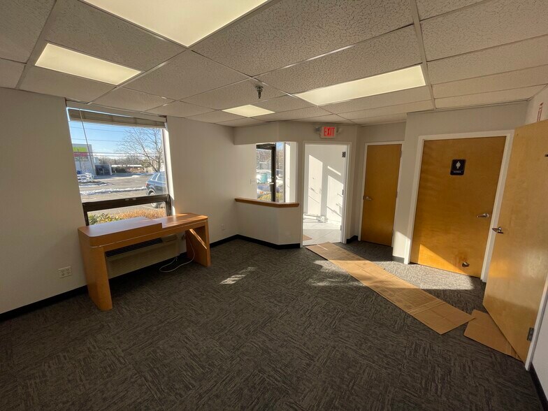 More Photos Of 60-90 Bridge Rd, Islandia Warehouse For Lease