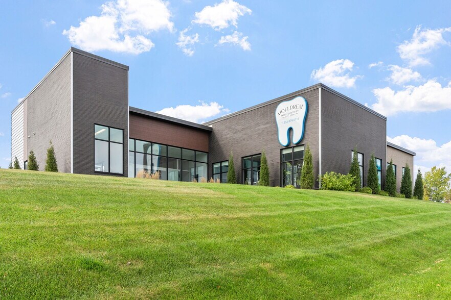 More Photos Of 18389 Orchard Trl, Lakeville Medical For Lease