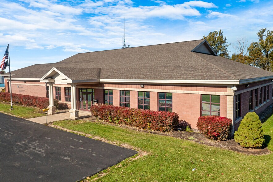 Primary Photo Of 19 E Schuyler St, Oswego Specialty For Sale