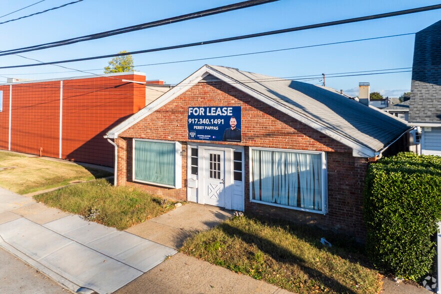 More Photos Of 3579 Merrick Rd, Seaford Office For Lease