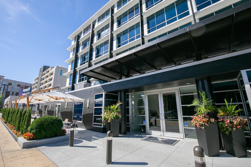 More Photos Of 1720 W End Ave, Nashville Office For Lease