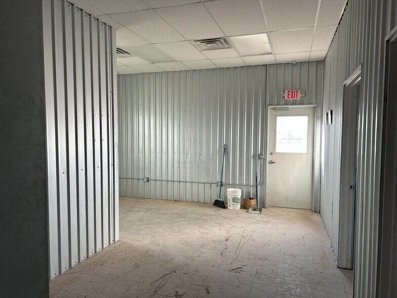 More Photos Of 2086 Oil Mill Rd, Pecos Warehouse For Lease