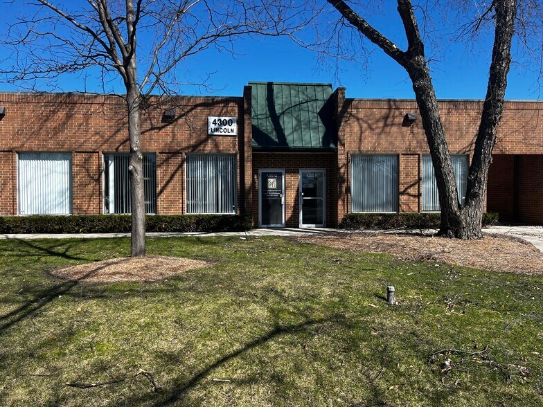 More Photos Of 4300 Lincoln Ave, Rolling Meadows Showroom For Sale