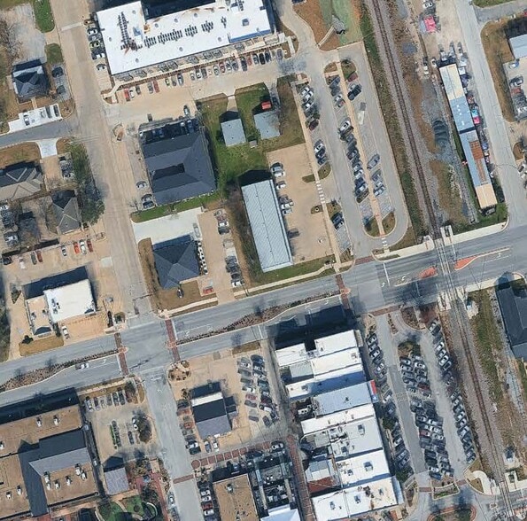 More Photos Of 116 N Dobson St, Burleson Office For Lease