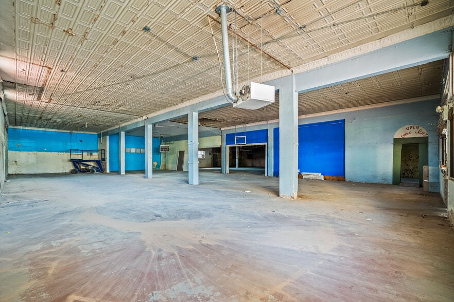 More Photos Of 1301 Buddy Holly Ave, Lubbock Warehouse For Sale