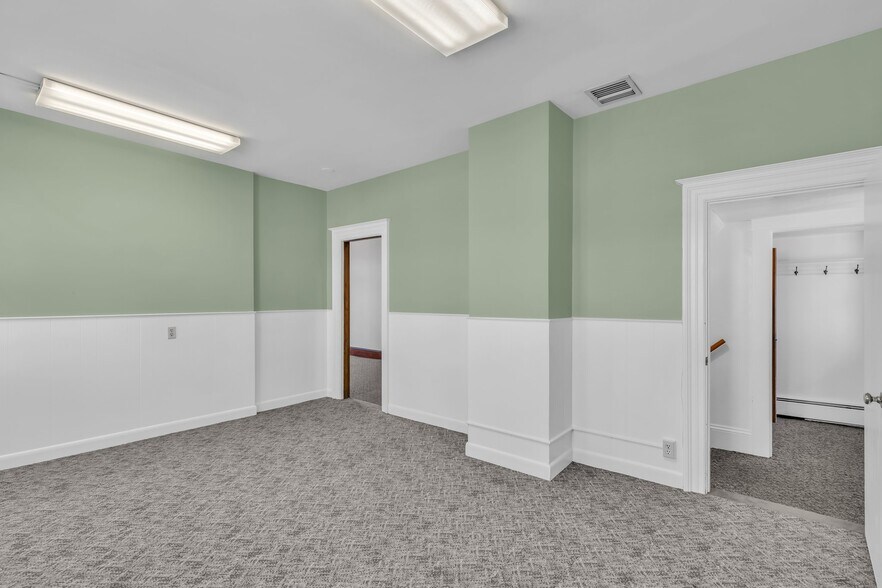 More Photos Of 110 Main St, Manchester Office Residential For Sale