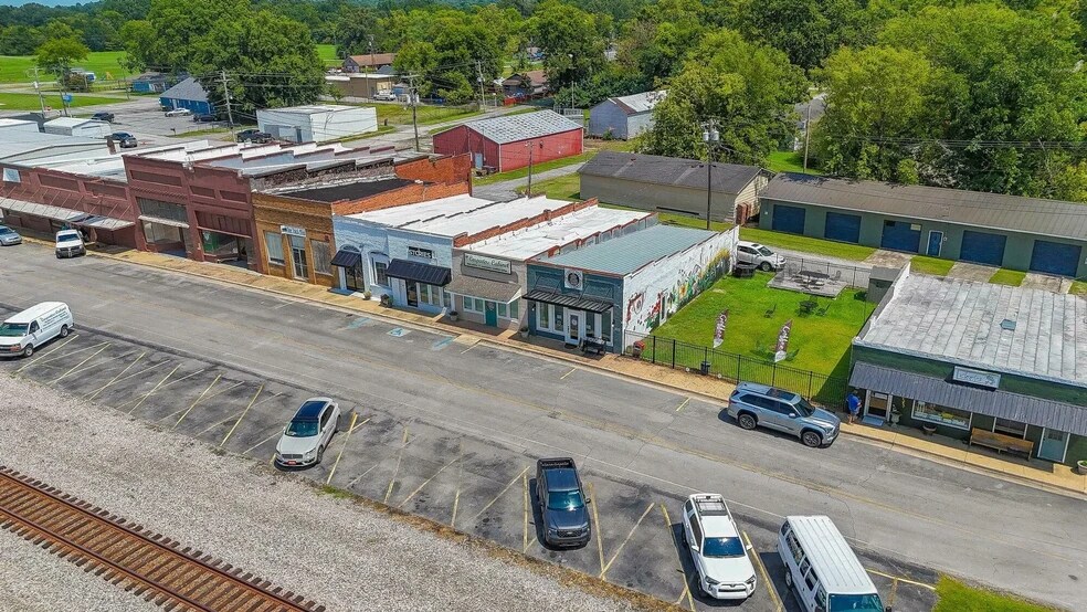More Photos Of 46 Railroad Ave, Falkville Storefront For Sale