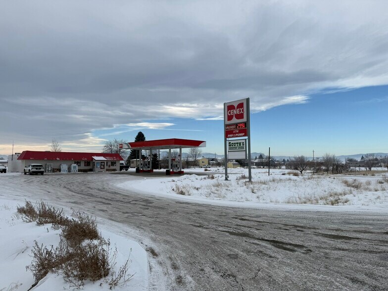 More Photos Of 3105 York Rd, Helena Convenience Store For Sale