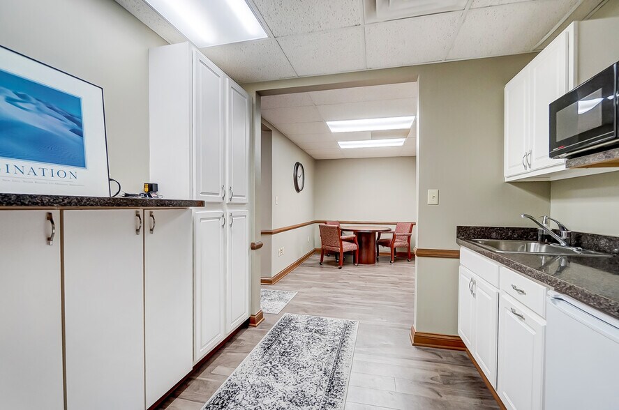 More Photos Of 8900 N Dixie Dr, Dayton Medical For Lease